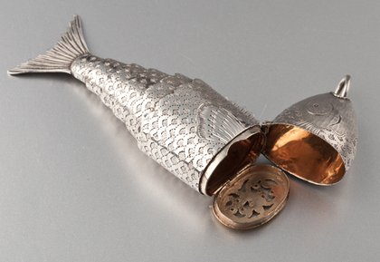 Georgian Novelty Silver Articulated Fish Vinaigrette - Lea & Co