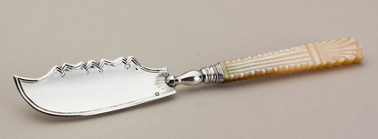 Georgian Silver Butterknife with Mother of Pearl Handle - Ledsam, Vale, Wheeler, Nacre