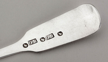 Daniel Beets Cape Silver Dessert spoon - Unrecorded Hallmarks, Bird Punch (2)